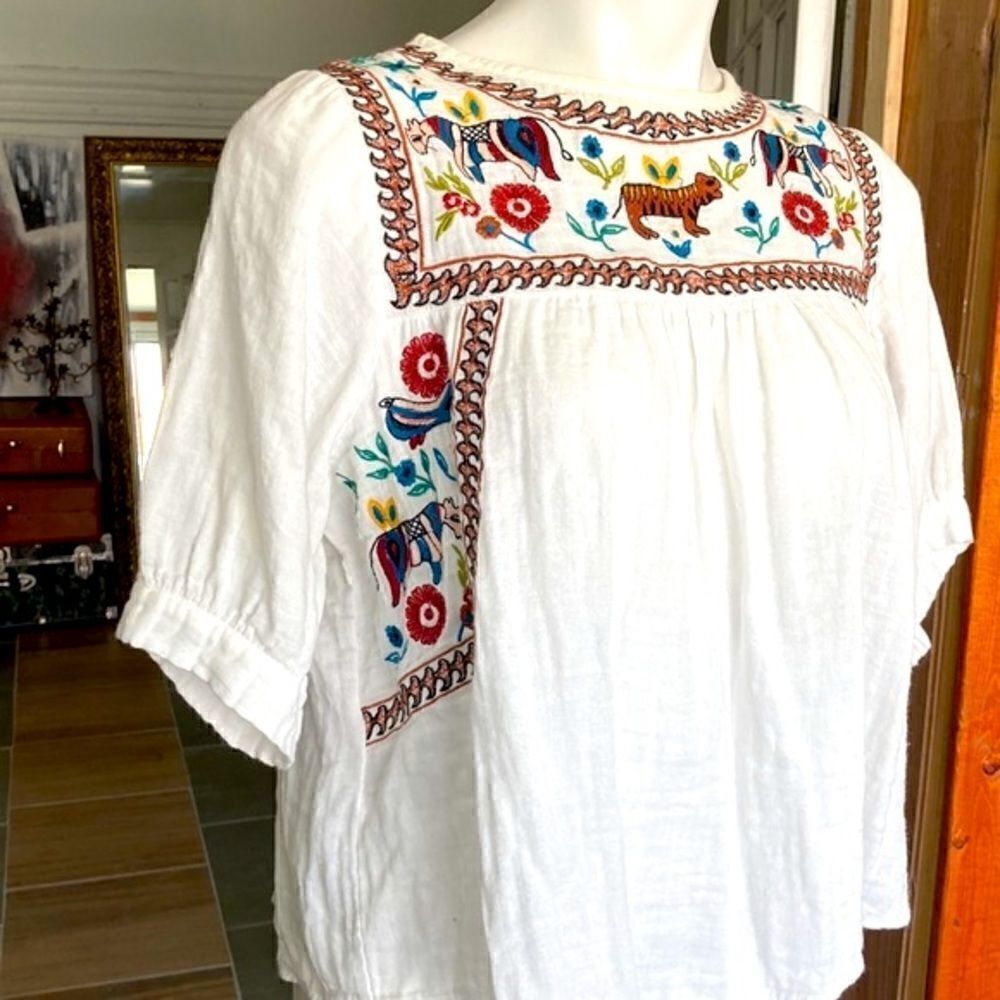 aa&zz. Embroidered blouse  